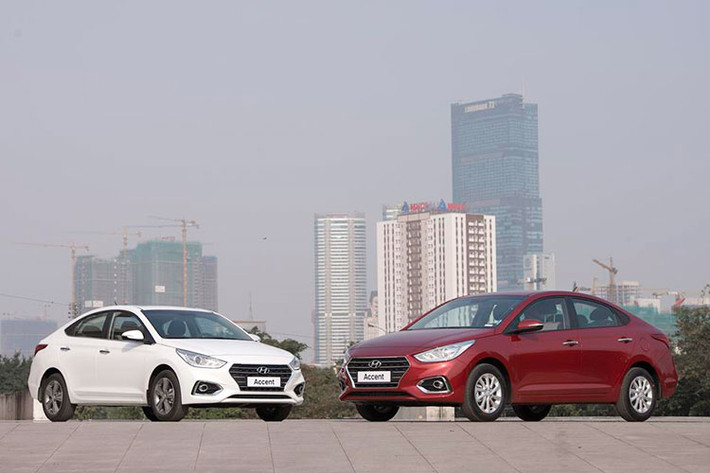 Hyundai Accent là mẫu xe có doanh số tốt nhất của thương hiệu Hàn Quốc tại Việt Nam trong tháng 10/2019 vừa qua với 1.977 chiếc. Doanh số cộng dồn trong 10 tháng đầu năm của Accent ở mức 15.564 xe xuất xưởng. Trong tháng 11/2019, Thành Công Motor không dành bất cứ chương trình ưu đãi nào cho khách hàng mua Hyundai Accent, mức giá niêm yết của xe dao động từ 426,1-547,1 triệu đồng.