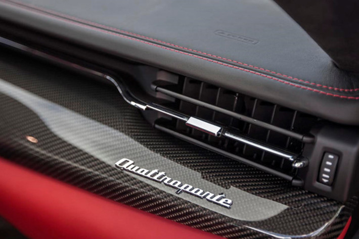 Trang bị tùy chọn thú vị khác cho Quattroporte GranSport GTS 2017 là hệ thống âm thanh vòm cao cấp Bowers & Wilkins 1.280W với 15 loa và Subwoofer, sử dụng màng loa công nghệ sợi Kevlar và kỹ thuật tái tạo âm thanh trung thực với công nghệ Clari-Fi độc quyền của Bowers & Wilkins.