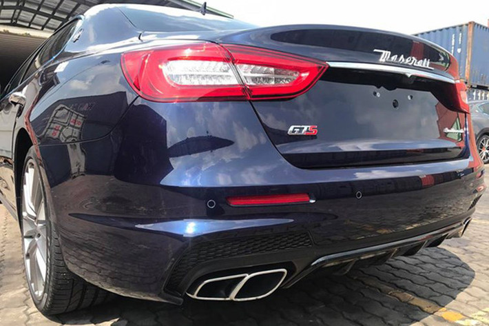 Các thông số về kích thước của mẫu xe hạng sang Quattroporte GTS phiên bản 2017 nhà Maserati vẫn tương tự như phiên bản cũ. Điểm khác biệt nằm ở ngoại hình với lưới tản nhiệt, đèn pha, cản va trước hay các hốc gió thay đổi. Ngoài ra, còn có thêm hai gói tùy chọn là GranLusso hoặc GranSport cho khách hàng lựa chọn.