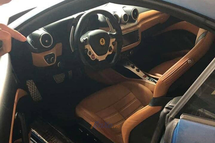 Theo người đăng ảnh, chiếc siêu xe Ferrari California T này được cho đã ra biển số mới và sắp lăn bánh trên đường phố Hải Phòng với biển kiểm soát "chánh tông" 15. Hiện chưa rõ thực hư thông tin này, tuy nhiên, nếu điều này thành sự thật, đây chính là chiếc siêu xe hiếm hoi mang biển kiểm soát của Hải Phòng.