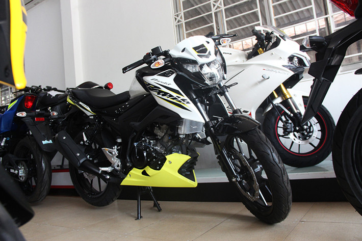 Ra mắt thị trường Indonesia vào hồi tháng 8/2018 vừa qua, mẫu xe Suzuki GSX150 Bandit đã thu hút khá nhiều sự chú ý với thiết kế xe côn tay thể thao và giá hấp dẫn. Mới đây một đại lý tư nhân tại TP HCM đã nhập khẩu mẫu xe côn tay này về bán tại thị trường Việt Nam