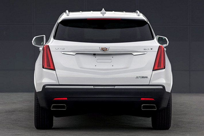 Tương tự hai người anh em CT5 và CT6, Cadillac XT5 2020 sẽ có các biến thể: Luxury và Sport, trong đó những chiếc Luxury sẽ được nhấn mạnh bởi những chi tiết màu Galvano trên thân xe, còn bản Sport lại đi kèm với các điểm nhấn màu đen bóng để tôn lên vẻ thể thao.