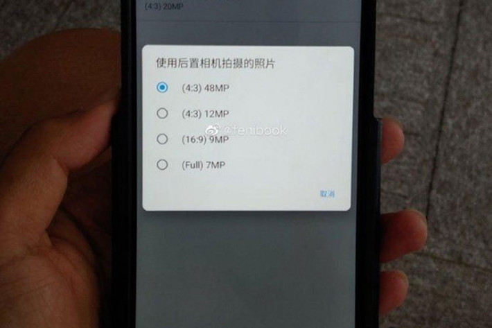 Ảnh chụp mặt trước xác nhận đó quả thực là một chiếc Nokia, và một ảnh chụp màn hình với ứng dụng camera đang mở cho thấy người dùng có thể chọn giữa ống kinh góc rộng thông thường và góc siêu rộng.