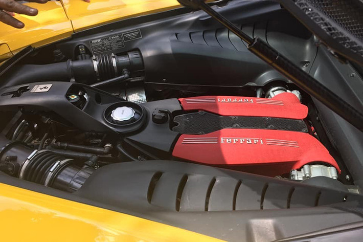 Giá xe Ferrari 488 GTB tại Việt Nam khoảng 15 tỷ đồng, xe sử dụng động cơ V8, tăng áp kép, dung tích 3,9 lít, sản sinh công suất tối đa 661 mã lực và mô-men xoắn cực đại 760 Nm. Kết hợp cùng hộp số ly hợp kép 7 tốc độ, siêu xe này mất khoảng 3 giây để tăng tốc lên 100 km/h từ vị trí xuất phát. Vận tốc tối đa của Ferrari 488 GTB là 330 km/h.