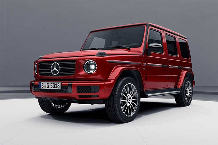 Vừa trình làng không lâu, Mẫu xe Mercedes-Benz G-Class 2019 thế hệ mới lại được hãng xe Đức phát hành thêm gói trang bị Night Package. Với gói tùy chọn này, lần đầu tiên chiếc siêu xe địa hình G-Class phiên bản 2019 đã được xuất hiện với sắc đỏ nổi bật.