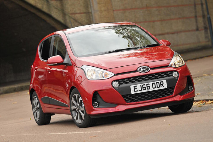 Thế hệ i10 hiện tại đã được Hyundai ra mắt lần đầu từ năm 2013, chính vì vậy phiên bản Hyundai i10 2017 được ra mắt chính thức sẽ là bản nâng cấp lớn giữa vòng đời (facelift) của chiếc xe gia đình cỡ nhỏ này, và tại thị trường Anh quốc cũng mẫu xe này cũng đã có mặt.