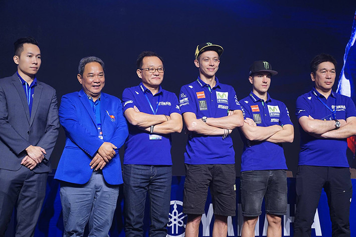 Giao lưu với người hâm mộ tại TP HCM, tay đua 38 tuổi người Ý Valentino Rossi cho biết đây là lần đầu tiên anh đến Việt Nam và được biết Việt Nam là một trong những quốc gia sử dụng xe máy rất phổ biến, cũng như rất nhiều người Việt Nam có niềm đam mê đối với môn thể thao đua xe tốc độ cao như trong giải đua MotoGP.