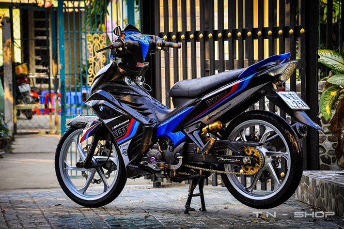 Sau khi ra mắt, Exciter đã nhanh chóng trở thành một mẫu xe được những người yêu xe tại Việt Nam ưa chuộng. Tính tới nay, đã có tổng cộng 3 phiên bản chính của Exciter 135 được Yamaha tung ra tại Việt Nam.