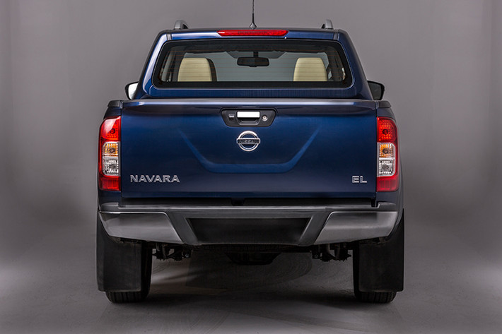 Nissan Navara EL A-IVI dự kiến sẽ có mặt tại Hệ thống Đại lý Nissan trên toàn quốc để sẵn sàng giao đến tay khách hàng từ tháng 09 năm 2019 và được giới thiệu đến khách hàng với 06 lựa chọn về màu sắc gồm: Vàng sa mạc, Nâu đậm, Trắng ngọc trai, Bạc, Xám và Xanh dương.