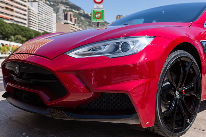 Hãng độ này đặt tên cho nó là Tesla Model S Elizabeta, chiếc sedan điện này được nâng cấp cả về sức mạnh lẫn ngoại hình.