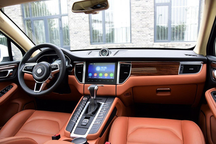 Bản concept của mẫu siêu SUV Lamborghini Urus từng được giới thiệu tới người hâm mộ từ năm 2012 và xe sẽ chính thức được tung ra thị trường vào năm 2018 này. Tuy nhiên, hãng xe Trung Quốc “nhanh chân” hơn khi để lộ hình ảnh cùng nhiều chi tiết về mẫu xe mới của mình khá giống, thậm chí nó còn mang cả hơi hướng của Range Rover Evoque.