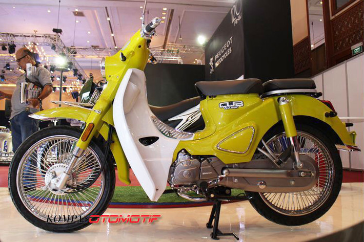 Về ngoại hình, mẫu xe máy Cub Classic 2018 mới của thương hiệu SYM tại Đài Loan không khác biệt quá so với chiếc Honda Super Cub C125 2018 vừa ra mắt tại thị trường Việt Nam cách đây không lâu, thậm chí nhiều người còn cho rằng nó được "sao y bản chính".