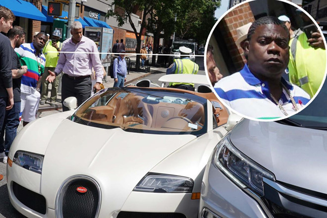 Siêu xe Bugatti Veyron Grand Sport thuộc quyền sở hữu của diễn viên hài nổi tiếng Tracy Morgan (Mỹ). Trước đó, anh đã chi 2 triệu USD (khoảng hơn 40 tỷ đồng) để sở hữu siêu xe này.