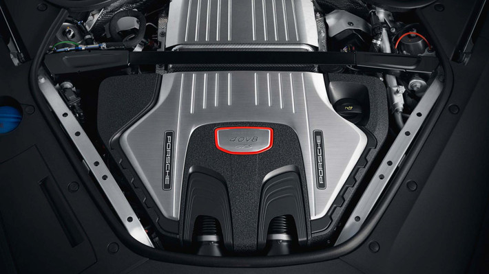 Theo thông tin từ phía nhà sản xuất xe hơi Porsche - cả Panamera GTS và Panamera GTS Sport Turismo mới, đi kèm với gói Sport Chrono, tăng tốc 0-100km/h mất 4,1 giây, vận tốc tối đa tương ứng 292km/h và 289km/h.