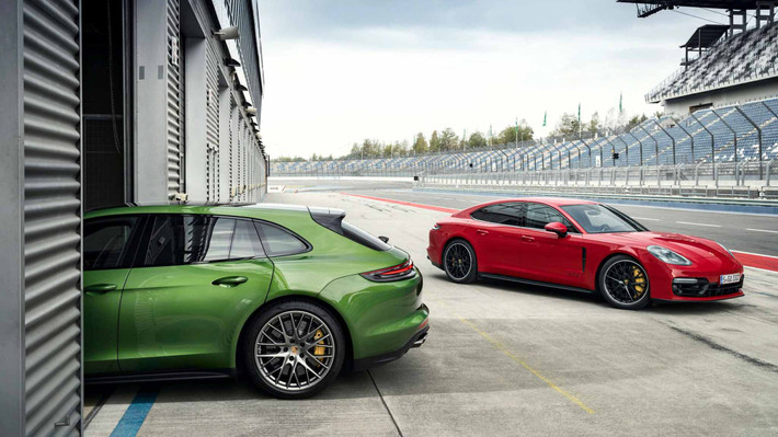 Hãng xe Porsche vừa chính thức công bố 2 phiên bản tiếp theo trong bộ sản phẩm của Panamera mới: xe Porsche Panamera GTS và Panamera GTS Sport Turismo. Phiên bản GTS với những trải nghiệm thể thao được định vị nằm giữa phiên bản Panamera 4S và Panamera Turbo.