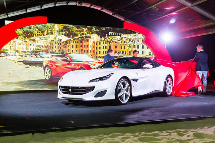 Ital Auto, đại lý chính thức của Ferrari tại Singapore, đã giới thiệu chiếc siêu xe mui trần Ferrari Portofino đến giới nhà giàu tại thị trường giàu tiềm năng này. Như vậy, sau khi mắt tại triển lãm ôtô Frankfurt 2017, siêu xe của thương hiệu "ngựa chồm" đã có mặt tại đảo quốc sử tử.