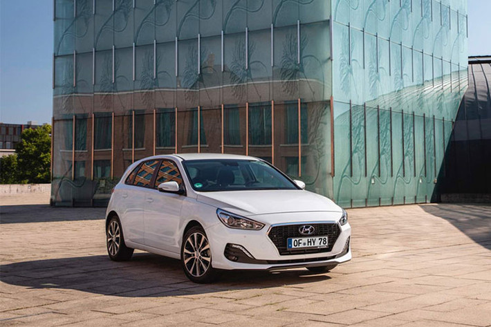 Sau gần 2 năm sau khi chính thức ra mắt trong triển lãm Paris motoshow 2016, mẫu xe gia đình Hyundai i30 thế hệ mới đã được bổ sung phiên bản nâng cấp, áp dụng cho cả kiểu dáng hatchback 5 cửa và wagon. Trong đó, điểm mới đáng chú ý nhất của Hyundai i30 2019 nằm ở động cơ.