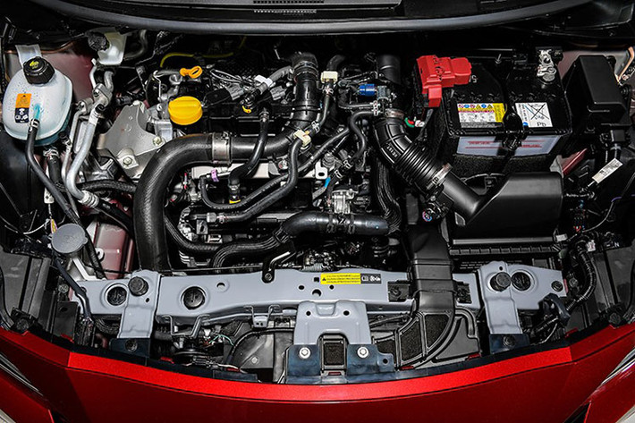 Nằm bên dưới nắp capô của Nissan Sunny 2020 tại Thái Lan là khối động cơ xăng 3 xi-lanh, tăng áp, dung tích 1.0 lít, sản sinh công suất tối đa 100 mã lực tại tua máy 5.000 vòng/phút và mô-men xoắn cực đại 152 Nm tại dải tua máy từ 2.400 - 4.000 vòng/phút. Động cơ kết hợp với hộp số biến thiên vô cấp Xtronic CVT và hệ dẫn động cầu trước.