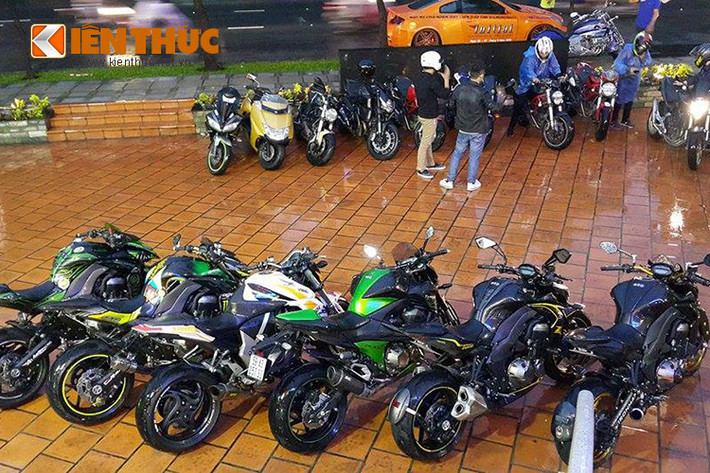 Buổi tiệc với sự góp mặt của khá nhiều loại xe như; Honda CB1000, Ducati Monster, Ducati 848, Suzuki GSX-R, Yamaha R1 2015, R6, BMW S1000RR...