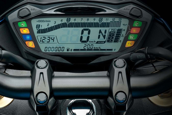 Về thiết kế, mẫu xe môtô Suzuki GSX-S750 2019 mới vẫn mang thiết kế naked-bike thuần chất đầy mạnh mẽ và cơ bắp, thể hiện rõ ràng qua bình xăng lớn, cánh gió ốp liền với bình xăng có thiết kế sắc sảo nhờ các đường gờ và nếp gấp rõ ràng.