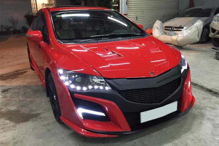 Mẫu xe sedan Honda Civic thế hệ thứ 9 vẫn là một trong những dòng xe được nhiều người trẻ yêu thích. Rất nhiều người trong đó đã biến hoá chiếc Civic của mình theo phong cách riêng, giúp cho chiếc xe này đến thời điểm hiện tại cũng chưa mấy bị lạc hậu so với các phiên bản mới.
