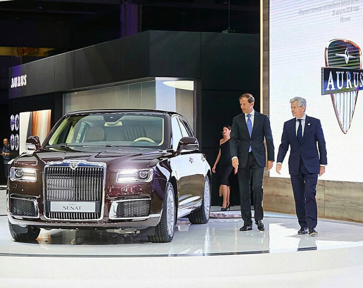 Mẫu sedan hạng sang Aurus Senat sẽ chính thức trình làng tại triển lãm ôtô Moscow 2018. Đúng như kế hoạch, thương hiệu Aurus mới thành lập đã chính thức vén màn mẫu xe được coi là "Rolls-Royce của người Nga" trong sự kiện này khiển triển lãm ôtô Nga sinh động hơn.