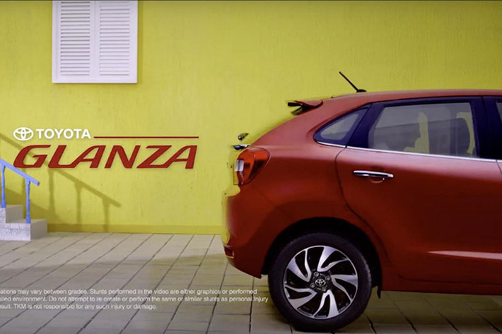 Tháng 3 vvừa qua, Toyota và Suzuki đã công bố hợp tác với nhau để cùng "tăng trưởng trong những lĩnh vực mới". Một trong những cam kết của 2 hãng này chính là việc một số mẫu xe Suzuki sẽ được đổi thương hiệu thành Toyota và bán ở những thị trường nhất định. Một trong số đó có mẫu xe giá rẻ Toyota Glanza, còn có tên Suzuki Baleno.