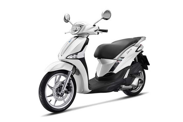 Khung xe Liberty iGet hoàn toàn mới, được thiết kế theo kiểu nôi đơn, được tạo thành từ những ốp thép và những linh kiệp ép dập. Xe có đường kính bánh trước 16”, đảm bảo độ ổn định tối đa. Cả hai vành xe trước và sau đều có thiết kế 7 chấu làm bằng hợp kim nhôm nhẹ hơn so với vành xe của phiên bản trước, giúp tăng độ linh hoạt của xe. Vành sau đường kính 14” sử dụng lốp 100/80.