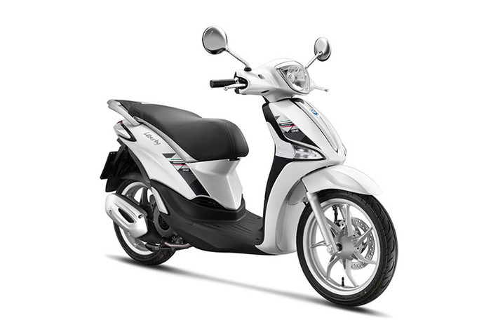 Hiện tại Liberty iGet mới gồm các lựa chọn sản phẩm: Liberty One 125cc (mới), phiên bản đặc biệt Liberty S ABS 125cc (mới), Liberty ABS 125cc tiêu chuẩn, Liberty S ABS 125cc. Giá xe Piaggio Liberty 2019 One iGet 125cc bán ra chính hãng là 48,9 triệu đồng, đây được xem là lợi thế cạnh tranh khi đối đầu cùng các đối thủ như Honda SH Mode hay Yamaha Grande.