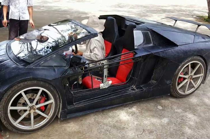 Các chi tiết được tự chế khá bắt mắt tuy có phần chưa sắc sảo, bao gồm bộ khung tương đối giống với kiểu dáng Lamborghini. Chiếc siêu xe tự chế còn được trang bị hệ thống nâng gầm, cánh gió lớn phía sau. Phần đầu cùng phần đuôi cũng được chế lại gần giống với xe nguyên bản.