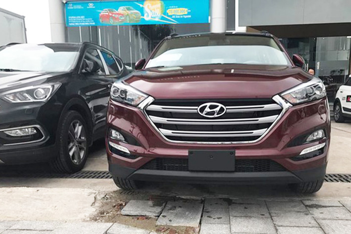 Hiện mẫu xe này chưa được công bố mức giá chính thức tại thị trường Việt Nam, tuy nhiên theo tìm hiểu nó sẽ không chênh lệch quá nhiều so với bản cũ - sẽ vẫn ở mức khoảng gần 1 tỷ đồng. Xe được bảo hành 3 năm hoặc 100.000km đến từ chính hãng, tuỳ điều kiện nào đến trước.