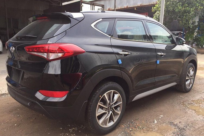 Mẫu xe này được Hyundai trang bị những công nghệ an toàn tiên tiến với 6 túi khí, hệ thống chống bó cứng phanh ABS, hệ thống phân bổ lực phanh điện tử EBD, hệ thống cân bằng điện tử ESC, hệ thống hỗ trợ khởi hành ngang dốc HAC, hỗ trợ xuống dốc DBC, cảm biến tốc độ khóa cửa tự động, cảm biến lùi cảnh báo va chạm phía sau xe cùng hệ thống chống trộm Immobilizer,…
