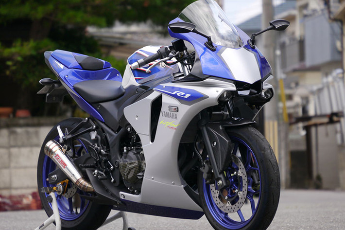Sau khi được sơn, lên dàn tem mới cùng một số công đoạn độ chế tỉ. Phiên bản Yamaha R25 độ thành R1 đã cho một két quả hoàn hảo.