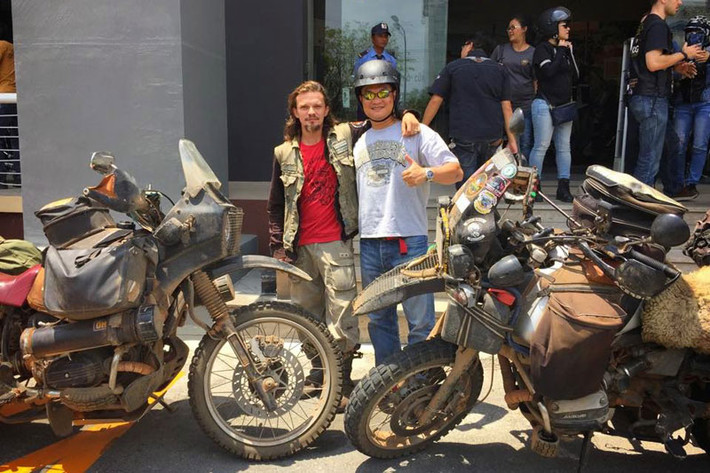 Anh Patricius gặp gỡ, chụp hình và giao lưu cùng thành viên trong nhóm những người chơi xe Harley Davidson (H.O.G. Saigon).