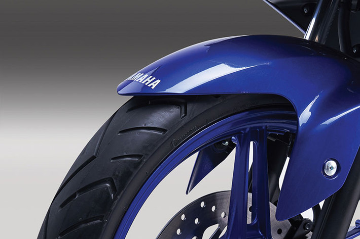 Theo đại diện hãng xe máy Yamaha tại Việt Nam cho hay, thay đổi có thể khiến nhiều người hài lòng nhất đó là phần phuộc trước được làm lại để giải quyết tình trạng kêu “cụp cụp” khi đi qua ổ gà. Tiếng kêu từ phuộc trước mỗi khi qua ổ gà gây ra nhiều khó chịu ở những phiên bản trước đây, cuối cùng cũng đã được Yamaha cũng đã xử lý.