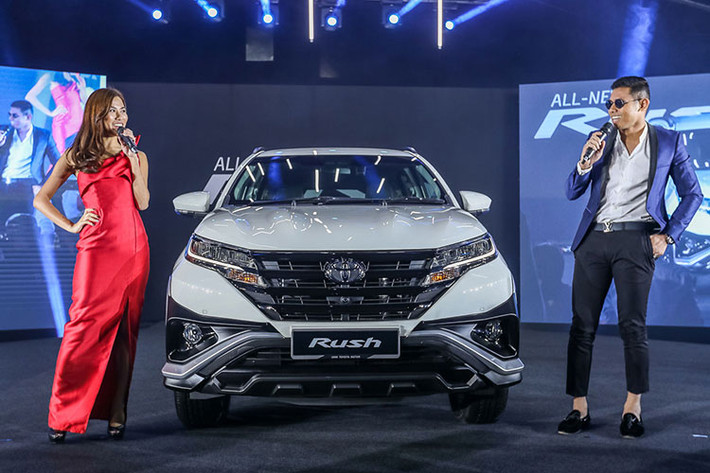 Không lâu sau khi mẫu xe Toyota Rush mới được giới thiệu và mở bán tại Việt Nam hồi 25/9/2018 thì phiên bản mới của xe 6 chỗ giá rẻ này cũng đã chính thức ra mắt tại thị trường Malaysia.