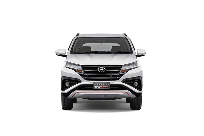Thay vì là một chiếc crossover hạng B thuần túy, chiếc xe đã được đổi thành kiểu dáng MPV mang phong cách crossover để cạnh tranh với các đối thủ mang xu hướng thiết kế tương tự như Mitsubishi Xpander và Honda BR-V. Sự thay đổi này khiến Rush 2018 vừa có được đặc tính gầm cao và kiểu dáng khỏe khoắn của crossover, nhưng đồng thời có không gian chở người linh hoạt và rộng rãi như MPV.