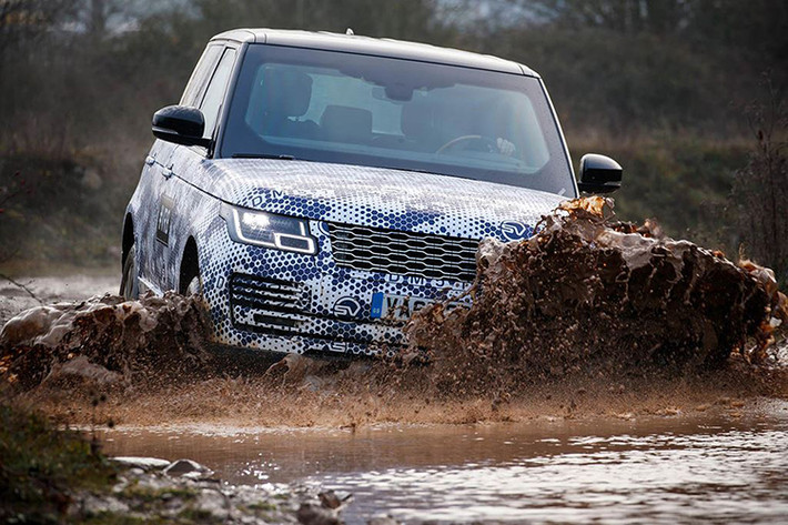 Trước đây, các phiên bản Range Rover Sentinel có giá khoảng 400.000 Euro (hơn 1 tỷ đồng) và với những nâng cấp hiện đại, mẫu Sentinel mới này có thể có giá cao hơn mức này, dù hãng chưa công bố chính thức.