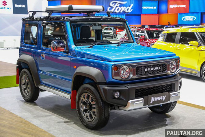 Sau khi được ra mắt tại quê nhà Nhật Bản và châu Âu, mẫu xe Suzuki Jimny thế hệ mới đã liên tục ra mắt các thị trường thuộc khu vực Đông Nam Á. Sau Philippines và Thái Lan, mẫu xe được mệnh danh là "tiểu Mercedes-Benz G-Class" tiếp tục trình làng tại Singapore.