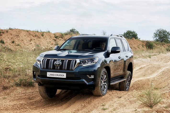 Đứng thứ 8 trong top xe ế nhất sau 5 tháng vừa qua là Toyota Land Cruiser Prado với doanh số 327 chiếc bán ra. Hiện tại Land Cruiser Prado tại Việt Nam chỉ bán ra với duy nhất 1 phiên bản giá 2,34 tỷ đồng. Thực tế, Toyota Land Cruiser Prado và Land Cruiser thường hay được Toyota Việt Nam gộp chung doanh số thay vì tách ra.