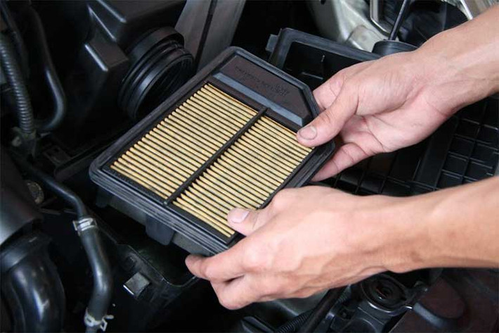 Động cơ sẽ hoạt động không tốt khi lọc gió của bộ phận này bám quá nhiều bụi bẩn. Nếu người tiêu dùng không nhanh chóng làm sạch lọc gió, nó sẽ ảnh hưởng lớn đến mức tiêu thụ xăng xe.