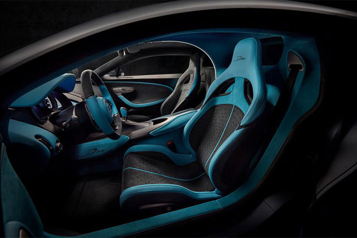 Sức mạnh của Bugatti Divo được thể hiện khi nó hoàn thành vòng đua Nardò circuit, chiều dài 12,5 km nhanh hơn 8 giây so với siêu xe Bugatti Chiron. Siêu xe Bugatti Divo đình đám này được hãng đặt theo tên của tay đua người Pháp Albert Divo với chỉ 40 chiếc, nhằm tưởng nhớ.