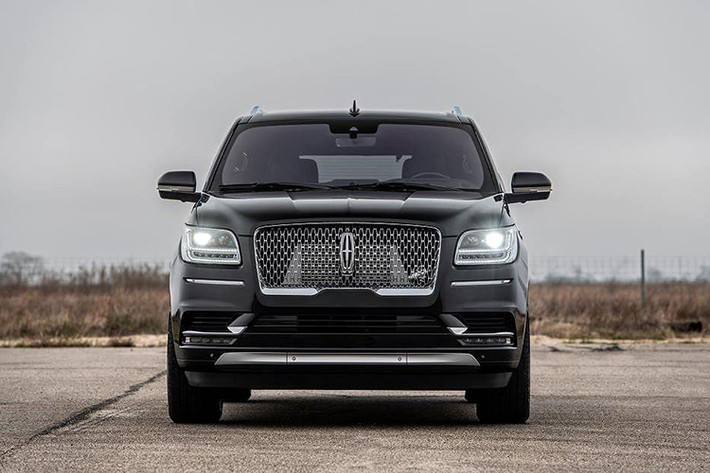 Tuy nhiên khi sử dụng cho một chiếc SUV hạng sang cỡ lớn với trọng lượng hơn 2,6 tấn, động cơ này mới này vẫn chưa đáp ứng được niềm đam mê tốc độ của nhiều chủ nhân Lincoln Navigator HPE600 2019.