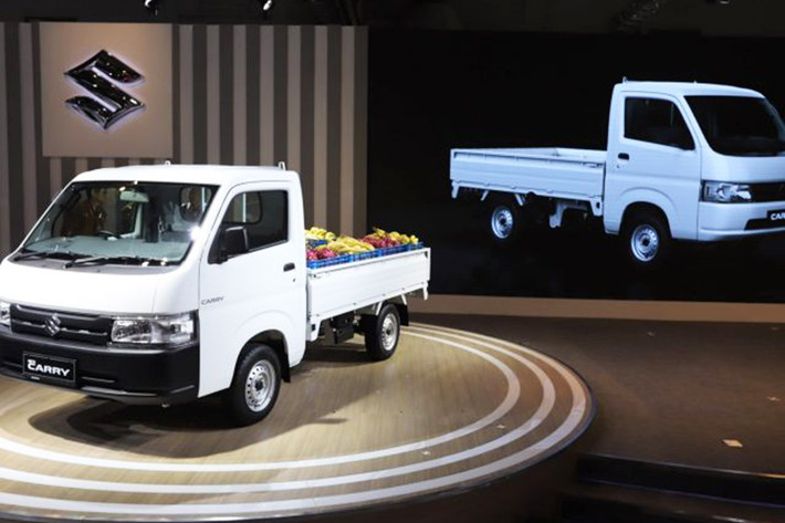 Tại thị trường Indonesia, Suzuki Carry 2019 có 2 cấu hình là Flat Deck và Wide Deck. Cả hai cấu hình này đều có chiều dài 4.195 mm và chiều dài cơ sở 2.205 mm. Sự khác biệt giữa 2 cấu hình nằm ở chiều rộng và chiều cao. Cụ thể, ở cấu hình Flat Deck, Suzuki Carry 2019 có chiều rộng 1.675 mm và chiều cao 1.870 mm. Hai con số tương ứng ở cấu hình Wide Deck là 1.765 mm và 1.910 mm.