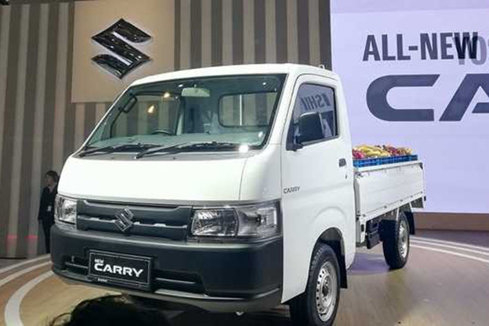 Ngoài ra, kích thước của khoang chở hàng ở 2 cấu hình cũng khác nhau. Theo đó, ở cấu hình Flat Deck, Suzuki Carry 2019 có khoang chở hàng dài 2.505 mm, rộng 1.665 mm và cao 360 mm. Các con số tương ứng của cấu hình Wide Deck là 2.505 mm, 1.745 mm và 425 mm.