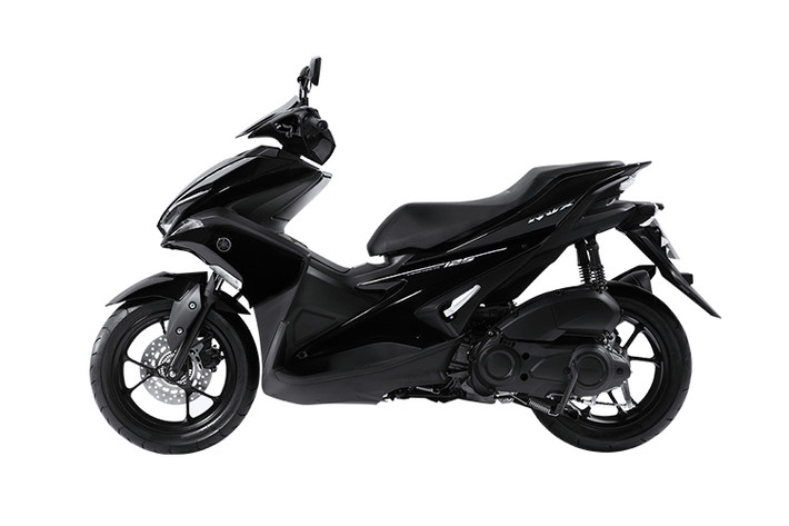 Từ phía hai bên thân xe, có thể thấy NVX có kiểu dáng hơi "bầu", nhưng vẫn khá thanh thoát do sử dụng các mảng thân xe sắc nhọn. NVX có trọng lượng ướt 117 kg cùng các kích thước D x R x C lần lượt là 1.990 x 700 x 1.125 mm. Trục cơ sở của xe dài 1.350 mm, dung tích bình xăng 4,6 lít.