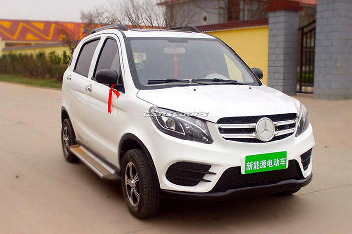 Giá cho chiếc cả hai mẫu xe ôtô chạy điện có tốc độ nhanh nhất chỉ 50km/h này được bán ra với mức giá từ 24.800 nhân dân tệ (tương đương 88 triệu đồng). Mức giá này dựa theo thông tin được đă tải trên trang web chính thức của hãng xe Shandong Fengde tại Trung Quốc.
