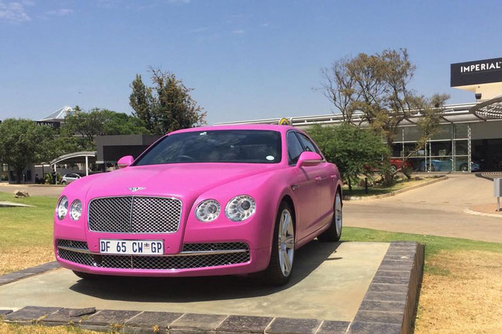 Nếu là một quý bà xinh đẹp, bạn có thể chọn Bentley Mulsanne.