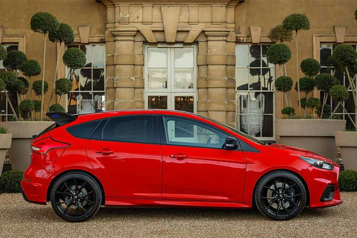 Được biết, để tạo ra bản Focus RS Limited-Edition 2018 giới hạn đặc biệt này, hãng xe ôtô Ford đã tham khảo ý kiến trên rất nhiều blog, diễn đàn, nhóm chơi xe trên Facebook về những mong muốn của người dùng.