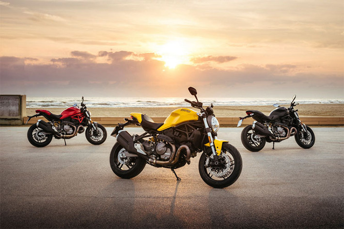 Ducati Monster 821 lần đầu tiên được hãng xe Ý giới thiệu vào tháng 05/2014. Những thay đổi trên xe nằm ở thiết kế và một số tính năng tiện ích đã từng được giới thiệu trên “đàn anh” Monster 1200. Đây cũng được xem là mẫu xe sẽ "lôi kéo" một thế hệ Ducatisti mới hiện nay (những người yêu Ducati) chơi xe môtô phân khối lớn.